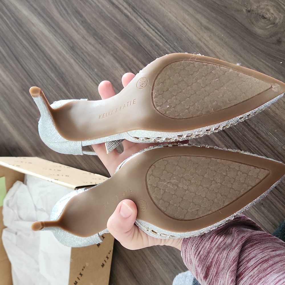 Silver Pumps - Picture 2 of 4